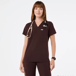 FIGS catarina one pocket scrub top